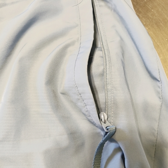 Nike 3/4 length athletic pants. Size XL/16-18. Blue. 100% Nylon - Picture 4 of 5